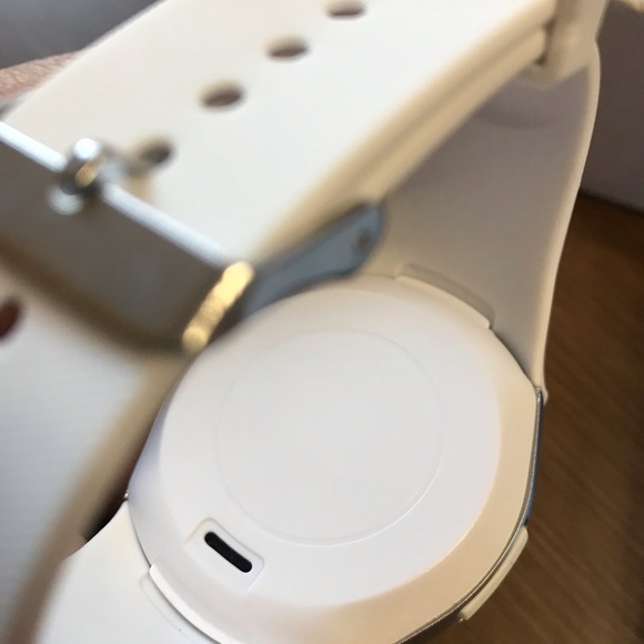 WhiteSmart Watch - Picture 3 of 8